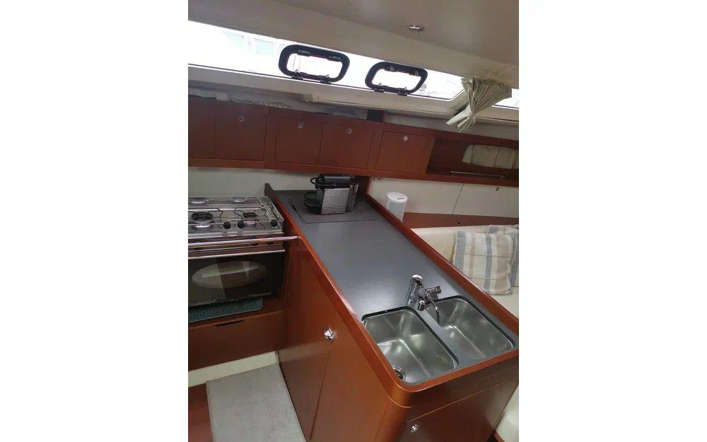 beneteau Oceanis 37 limited edition