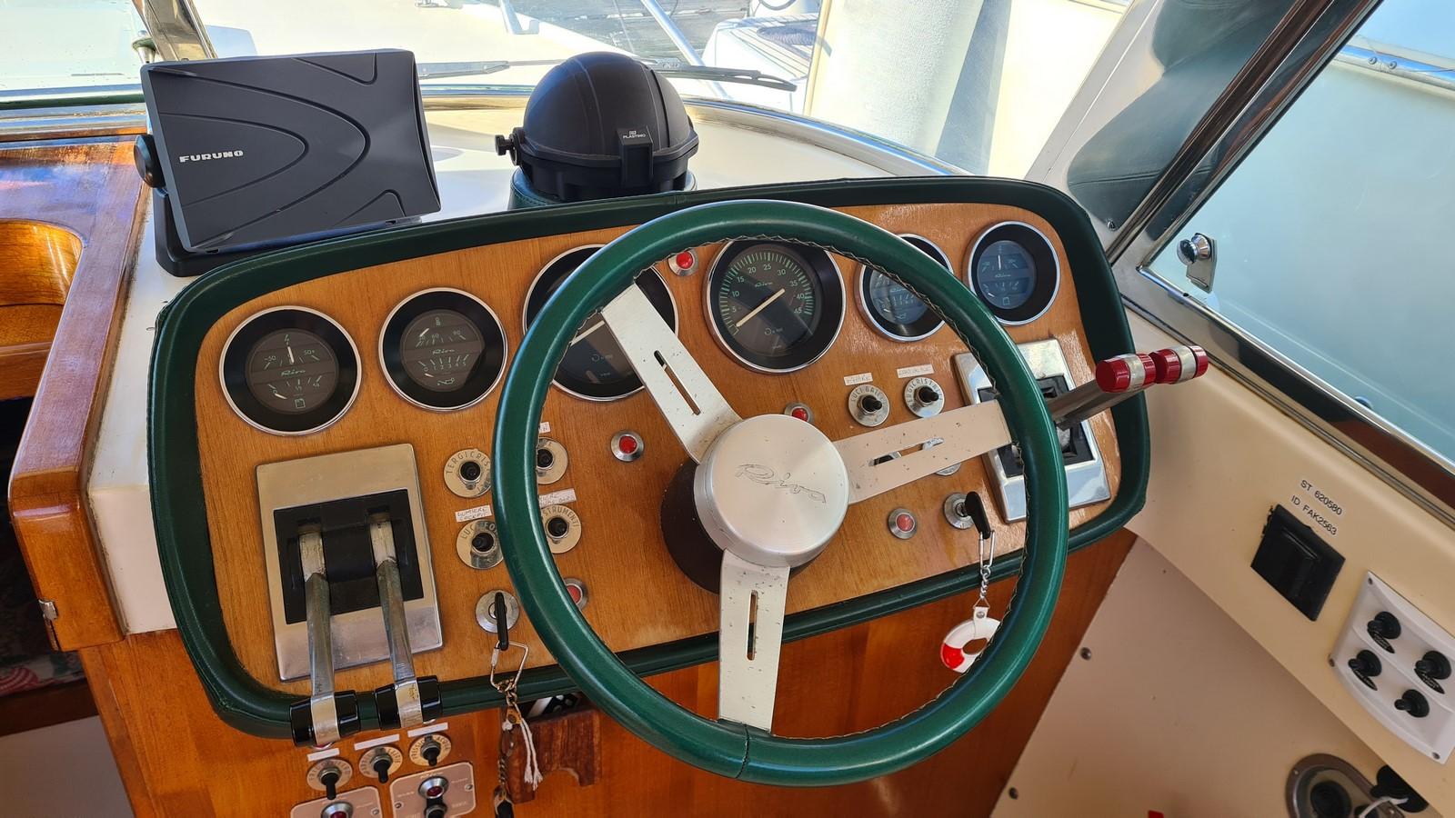 riva Fisherman 25