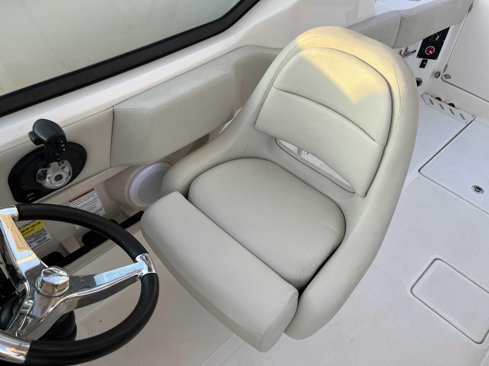 boston whaler 240 vantage