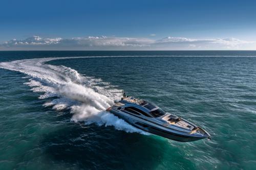 Pershing 8x