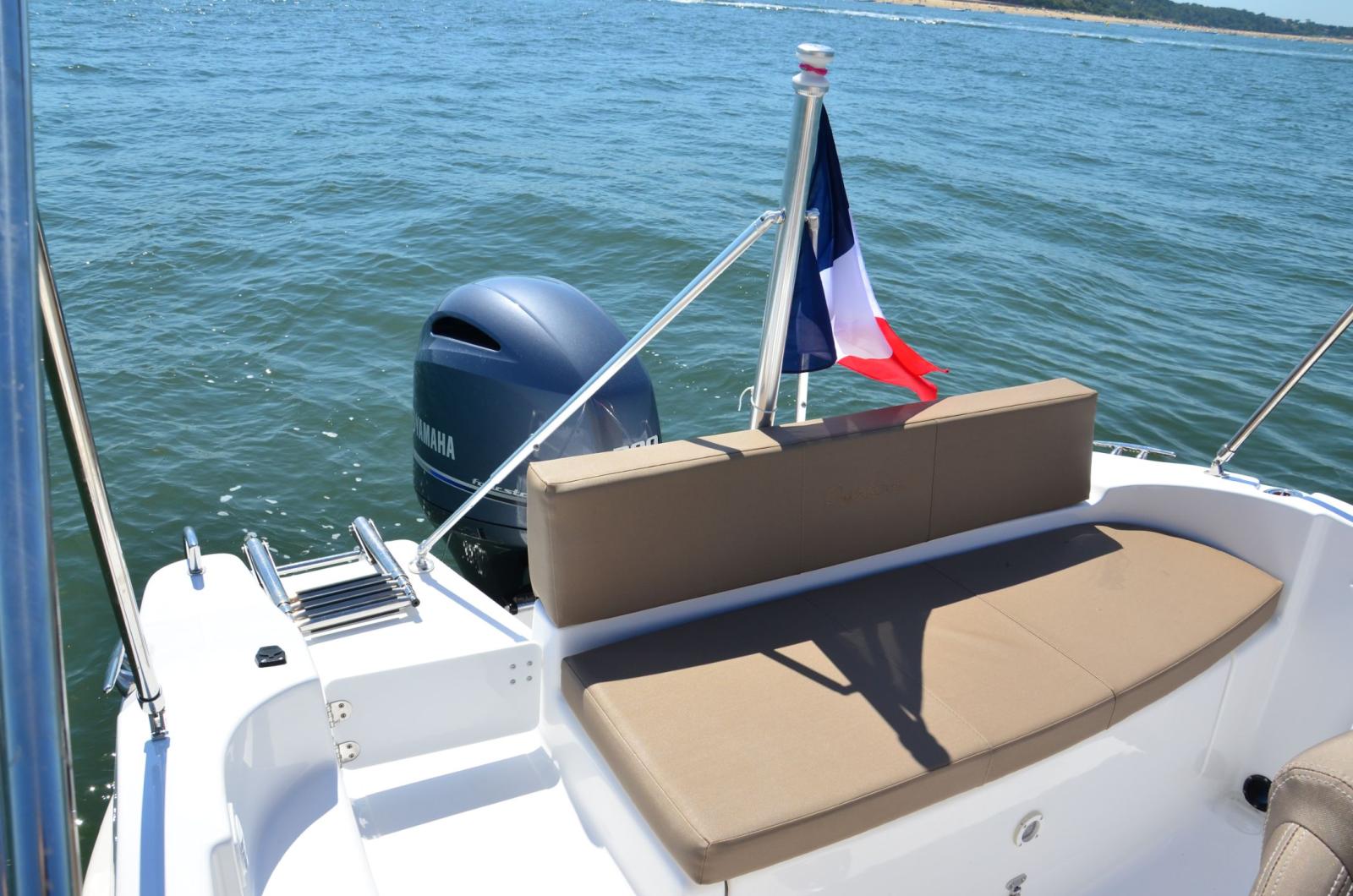 b2 marine Cap ferret 702 open