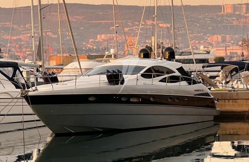 Pershing 50'