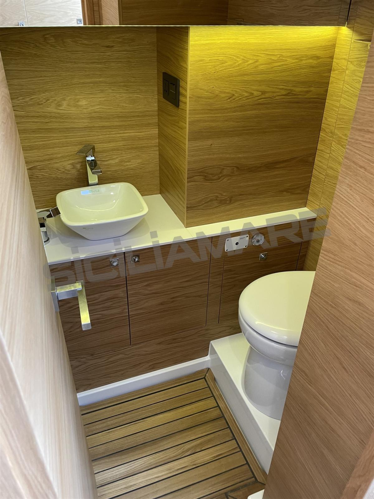 de antonio yachts D34 cruiser