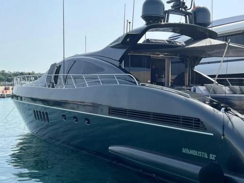 Mangusta yachts 92