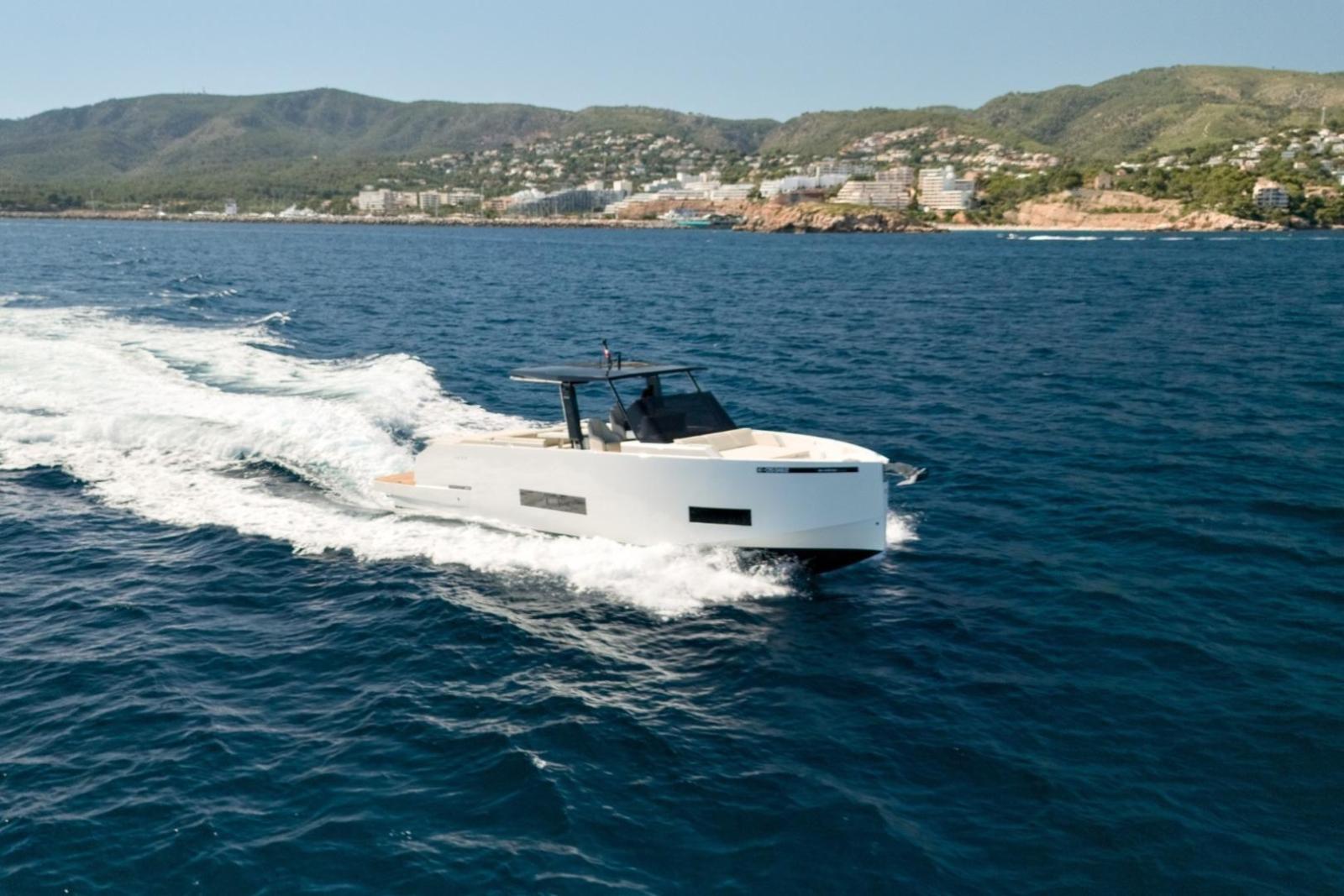 de antonio yachts D42 open