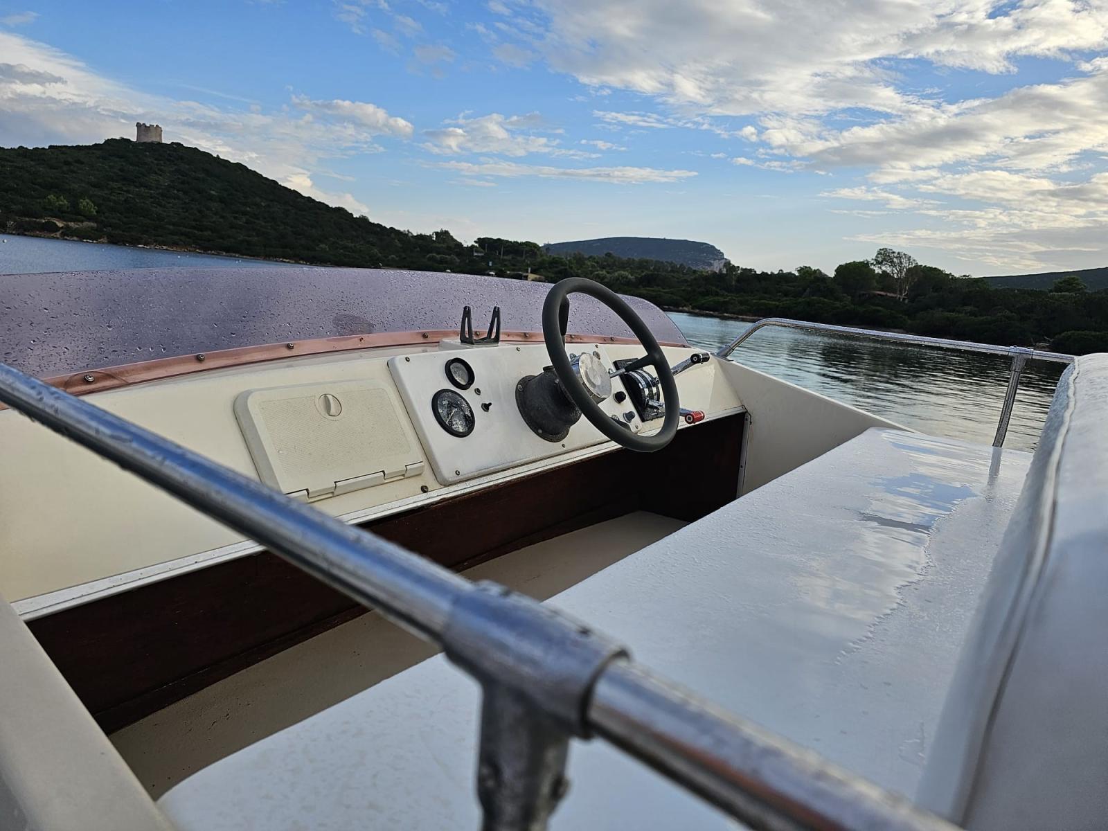 chris craft 25 sedan