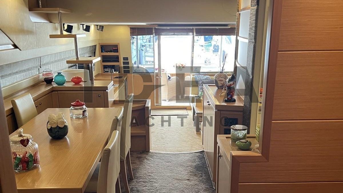ferretti yachts 761