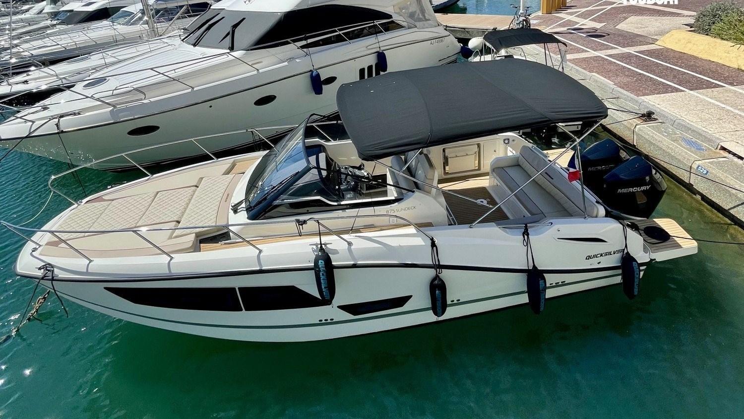 quicksilver Active 875 sundeck