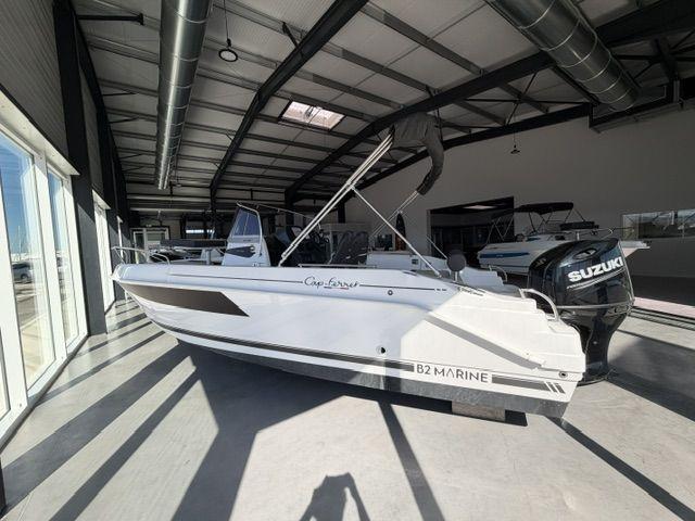 b2 marine Cap ferret 702 open