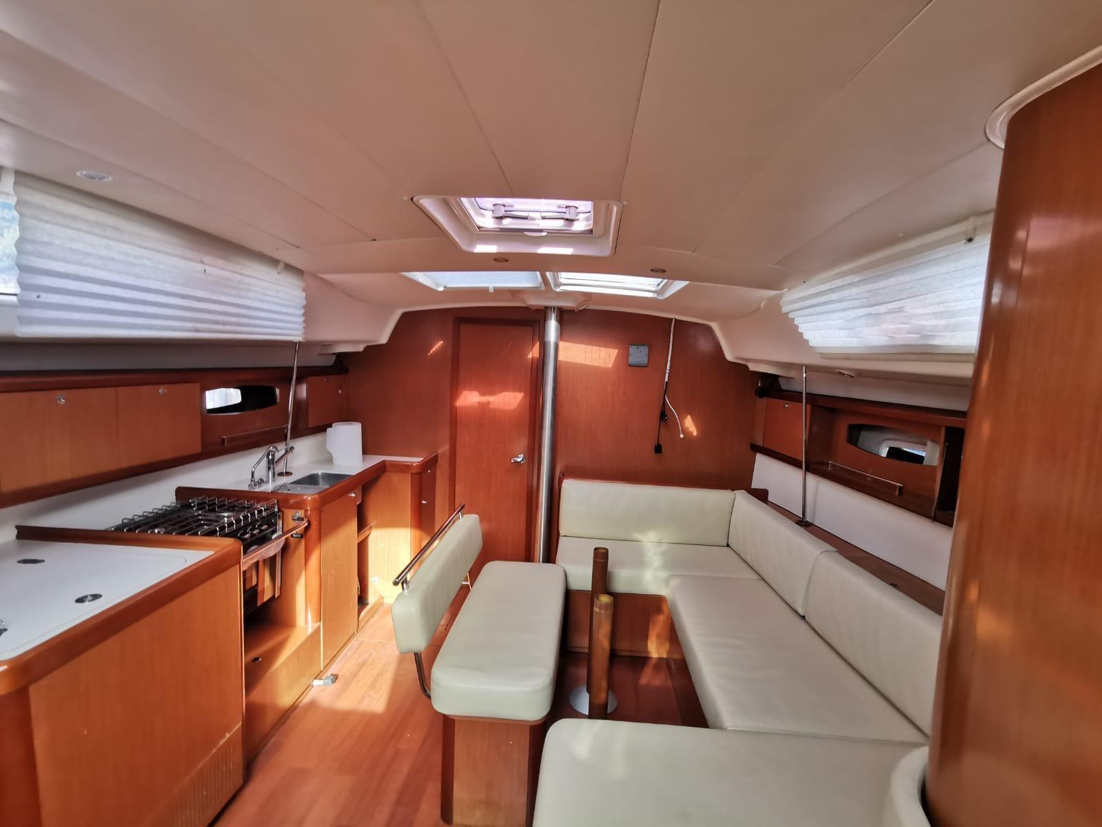 beneteau Oceanis 43