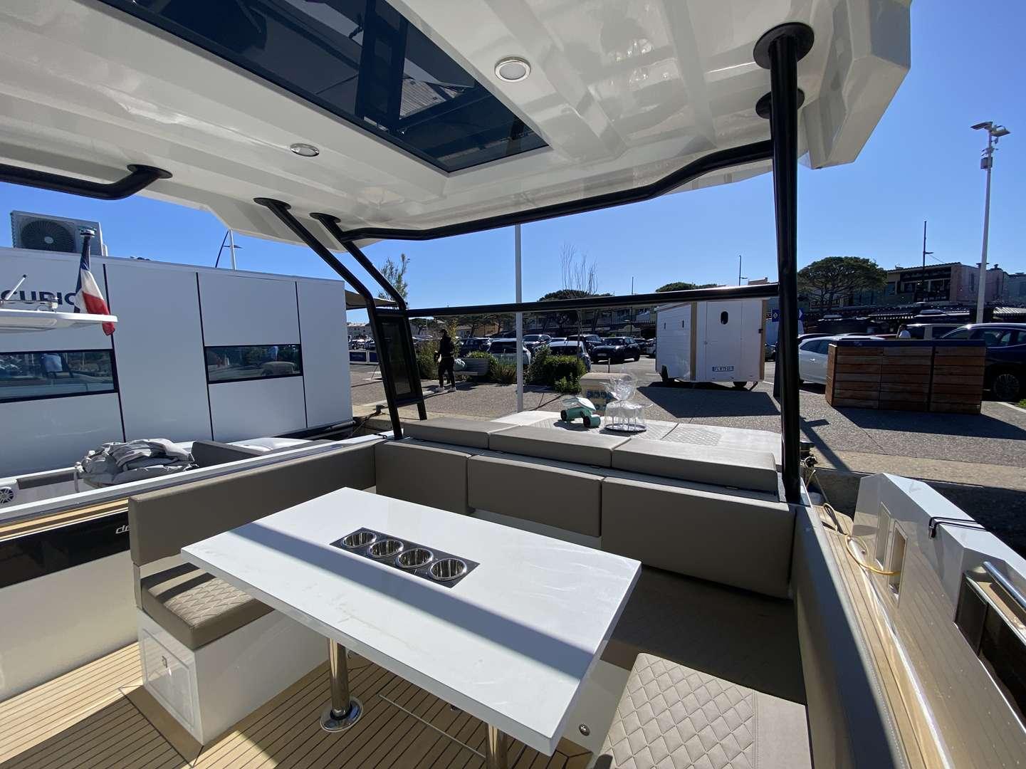 de antonio yachts D36 hard top