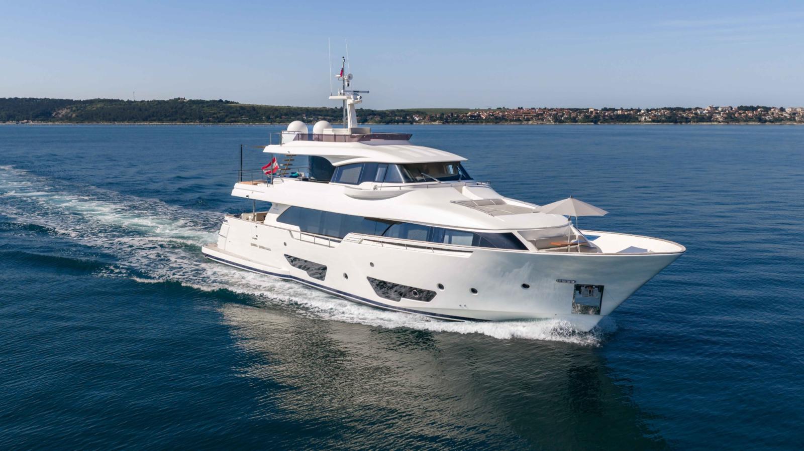custom line Navetta 28