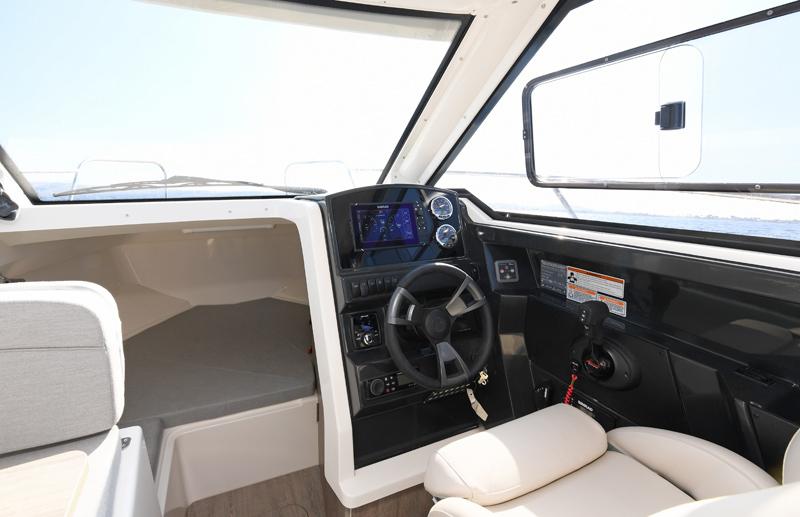 quicksilver Activ 675 weekend