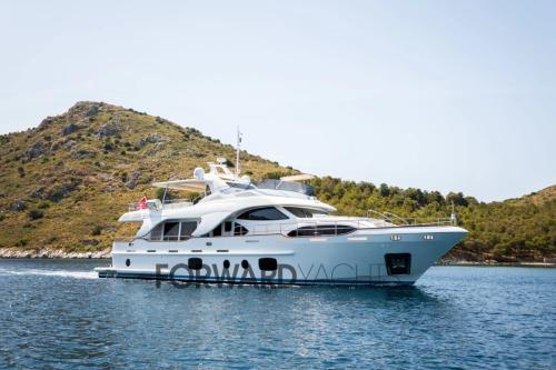 Benetti legend 85