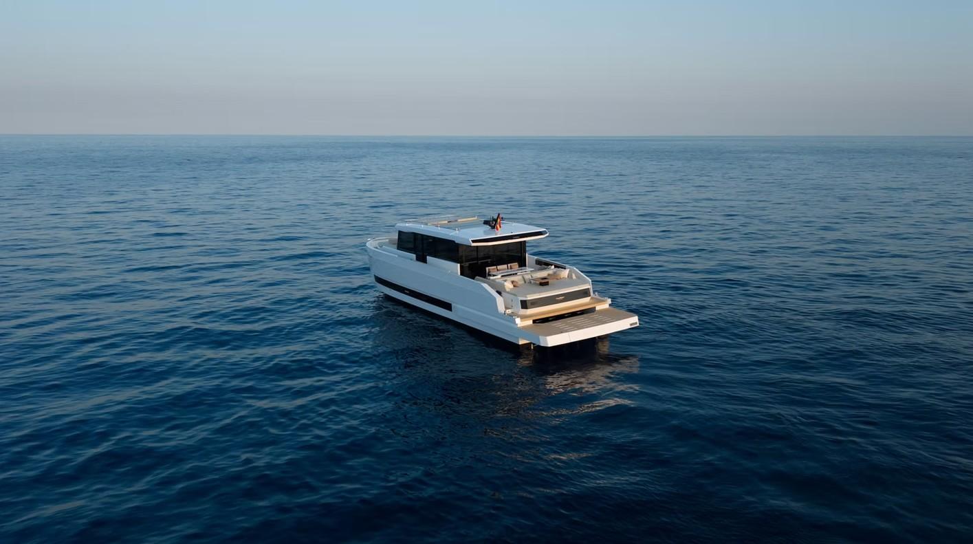 de antonio yachts D60