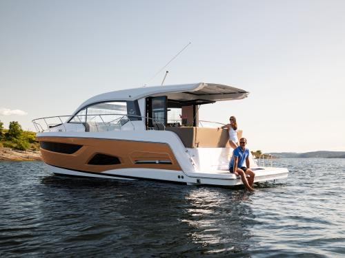 Sealine c390