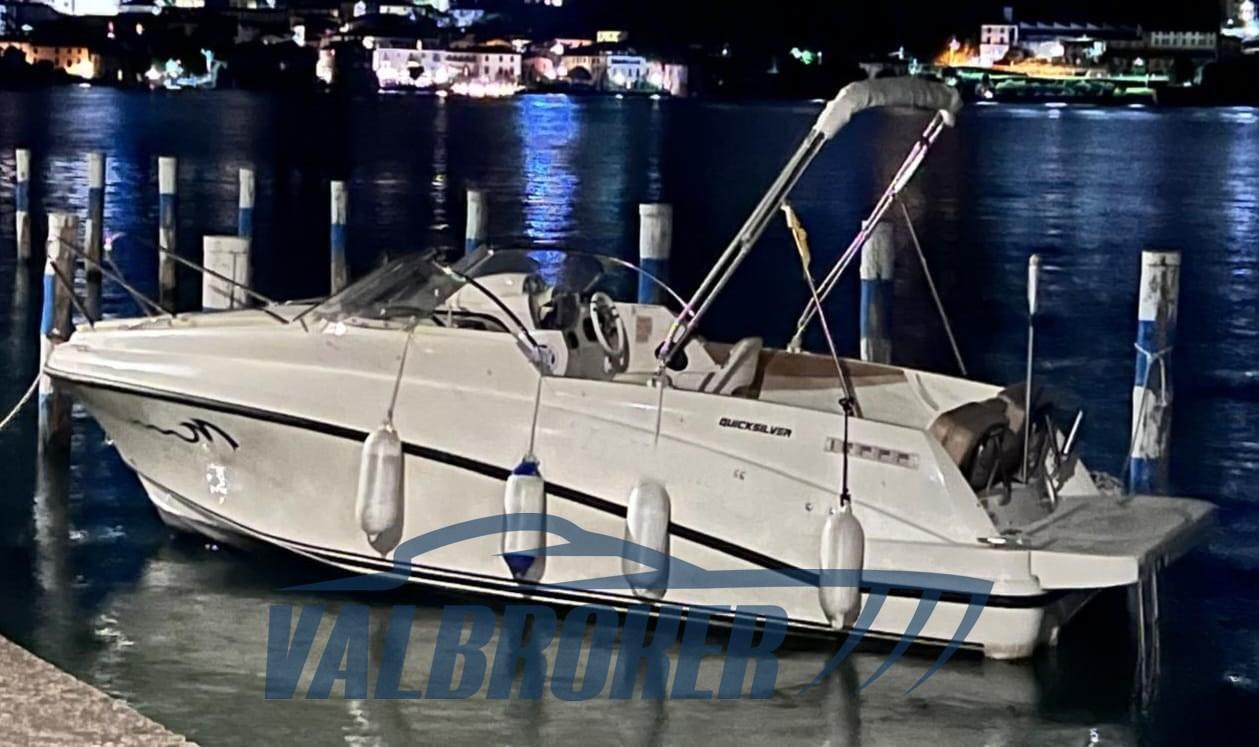 quicksilver Activ 640 cabin