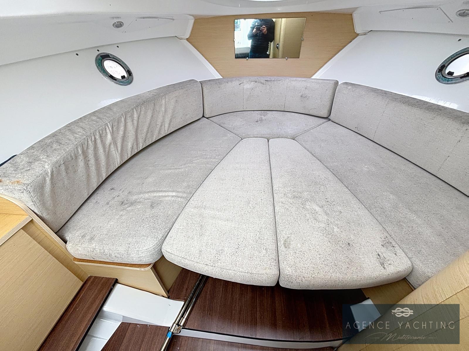 beneteau Flyer 850 sun deck