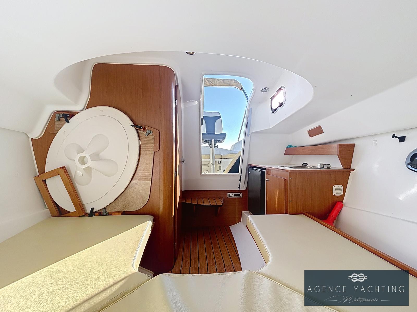 beneteau Flyer 750 sun deck
