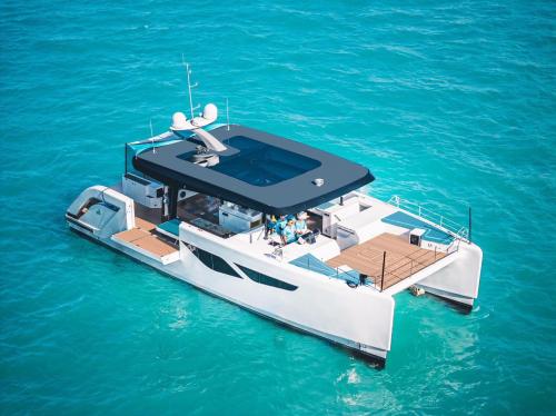 Catamaran diamond yachts p55 power catamaran