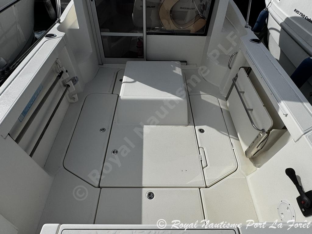quicksilver Arvor 690 pilothouse