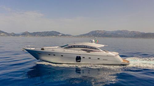 Pershing 72