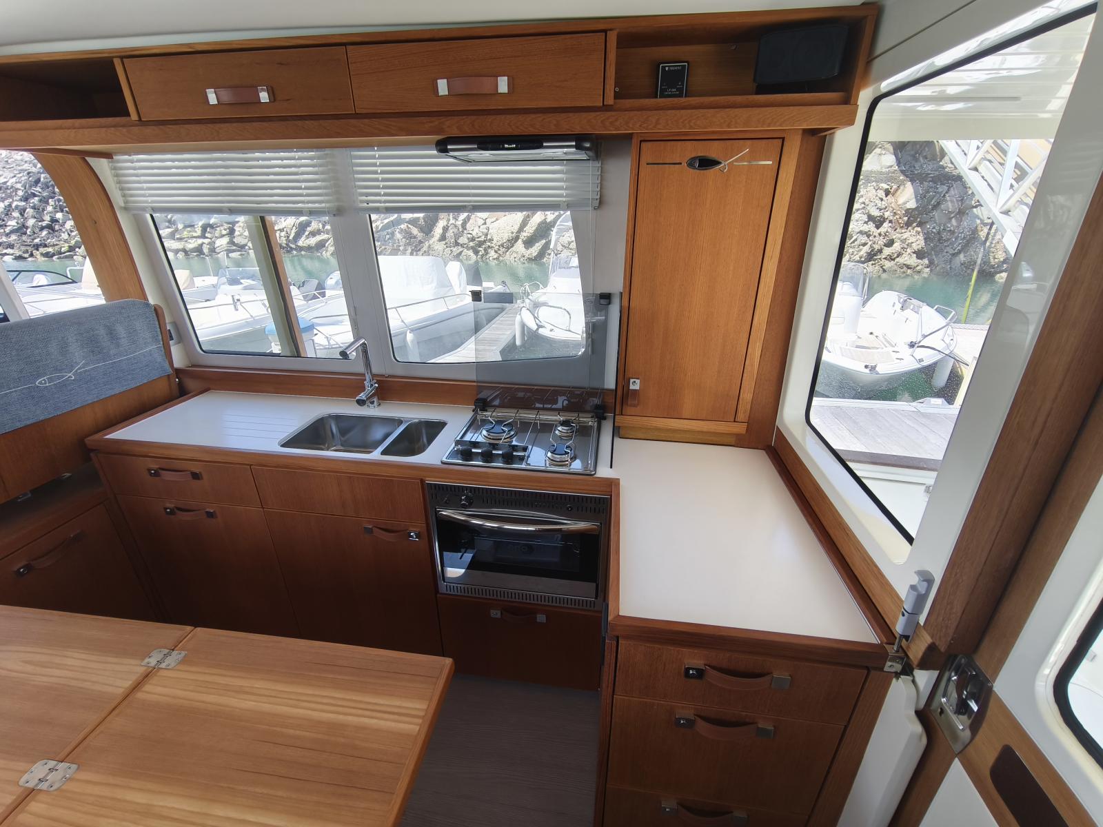 rhea marine Trawler 34 fly