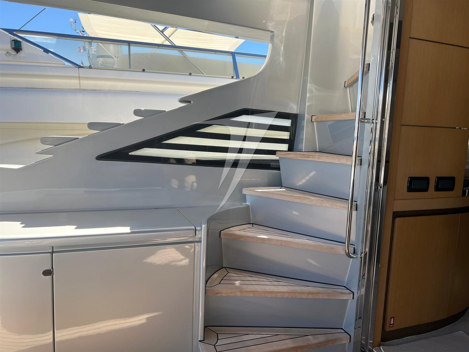 pershing 90'