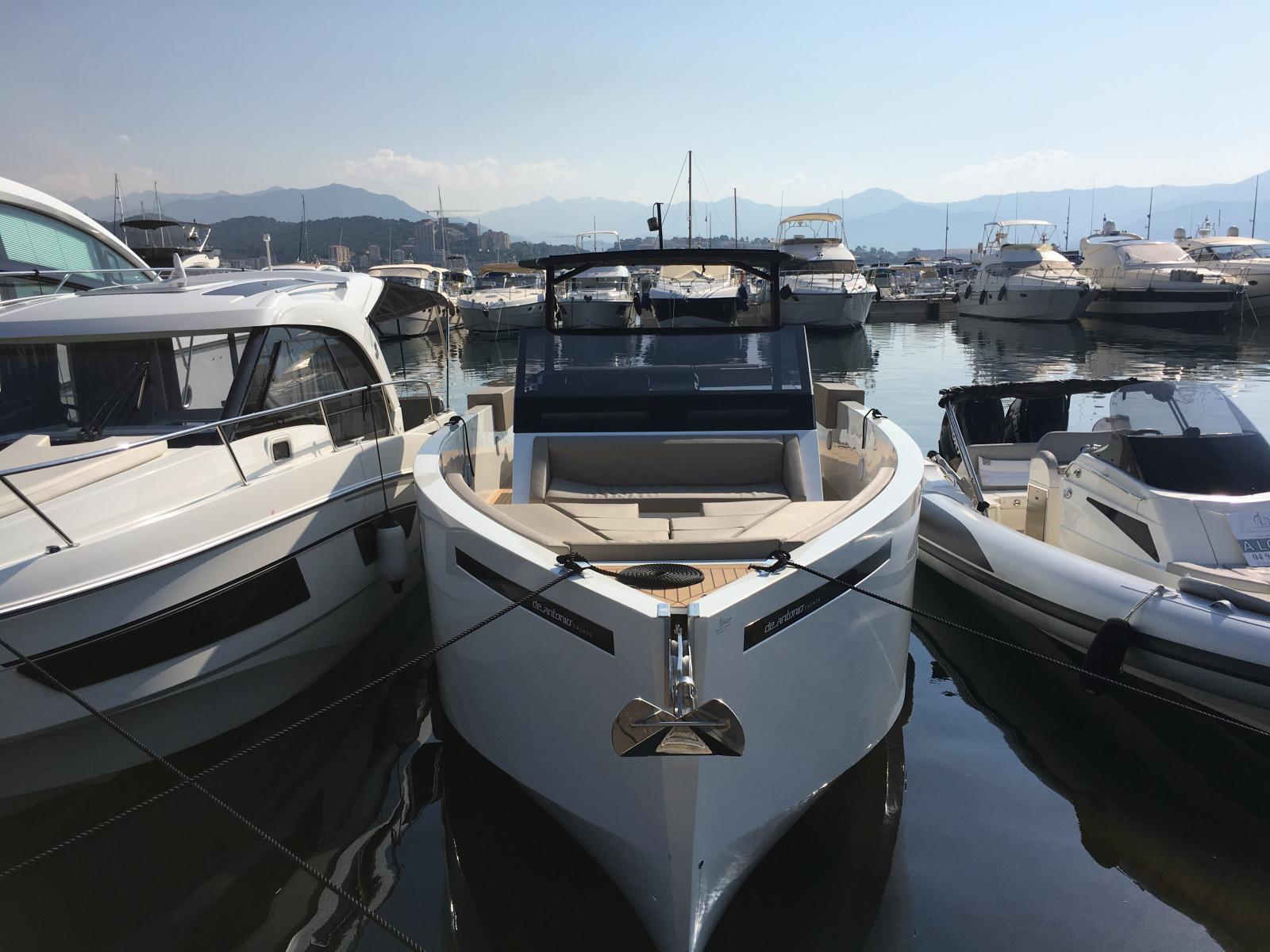 de antonio yachts D34 open