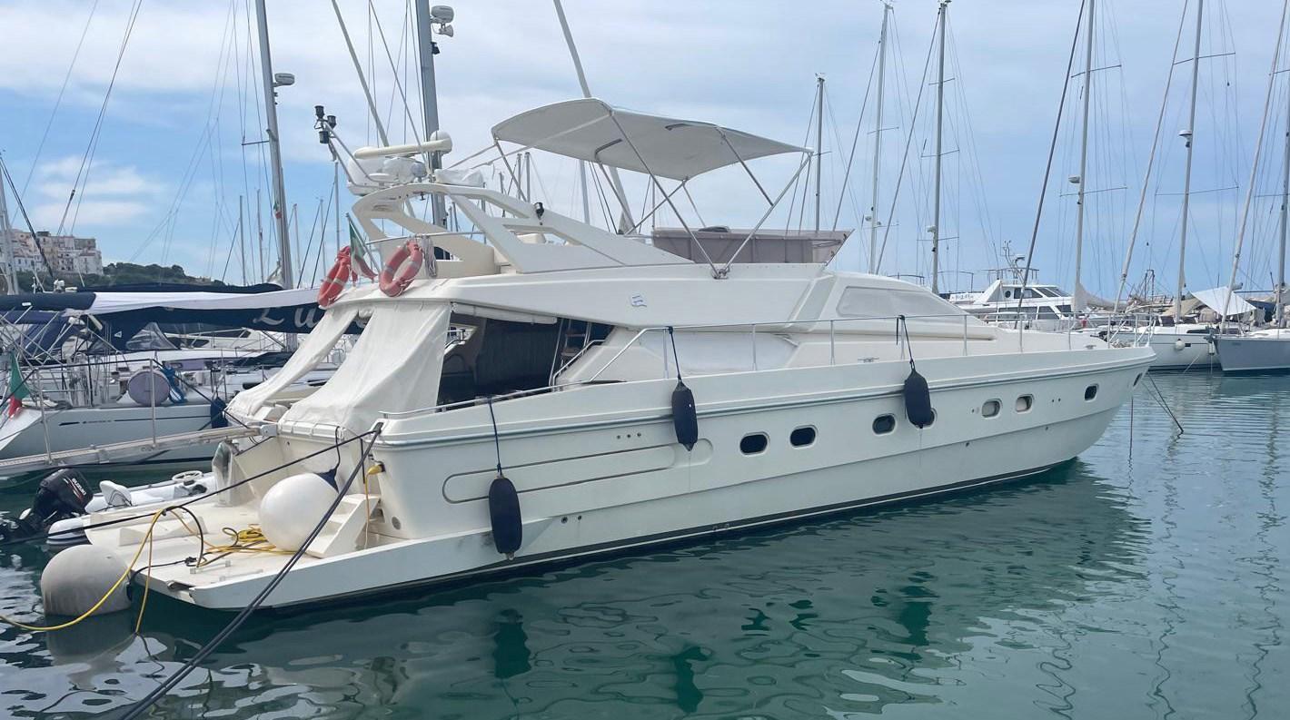 ferretti 54