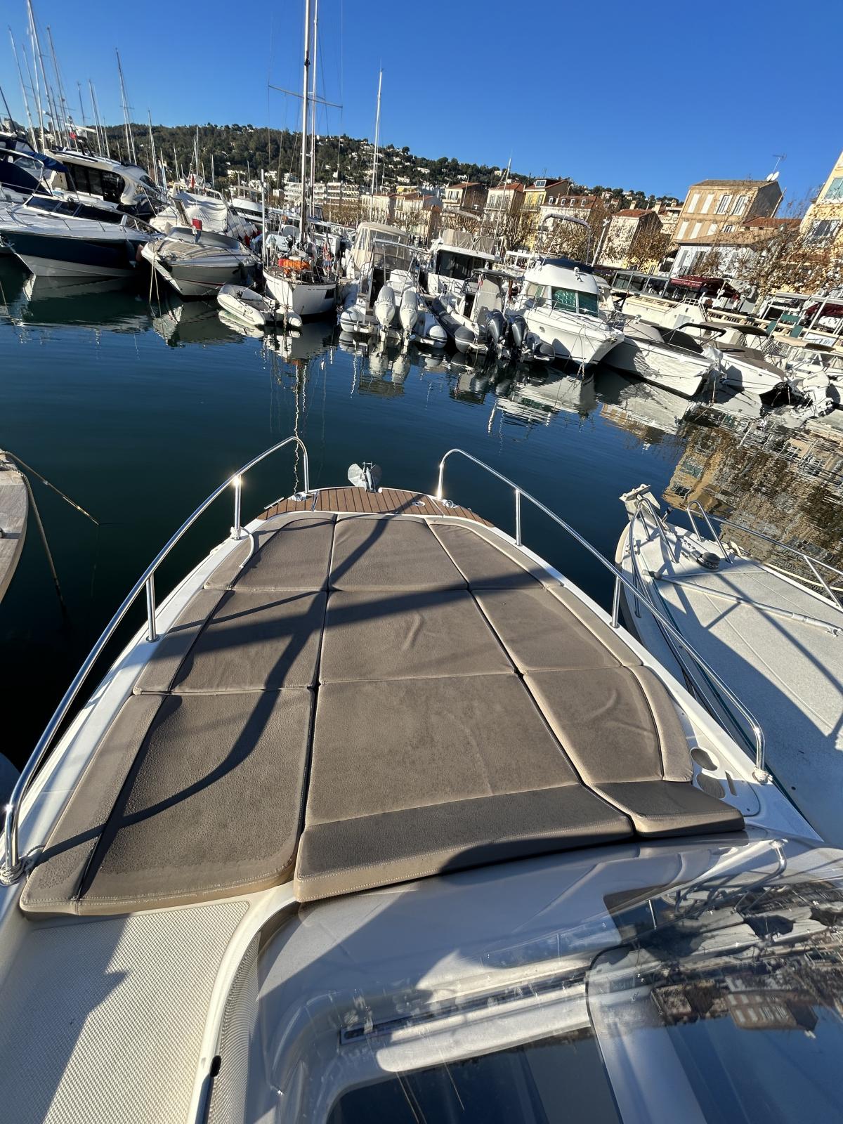 quicksilver Activ 755 sundeck