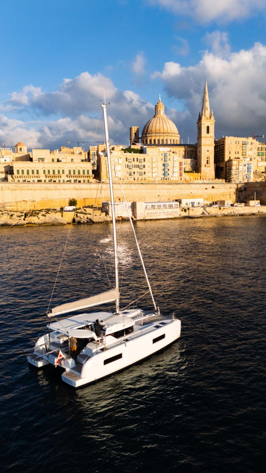 lagoon 38
