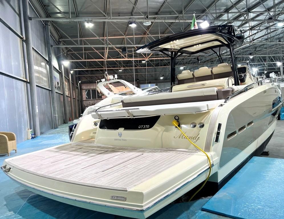 invictus yacht Invictus 370 gt