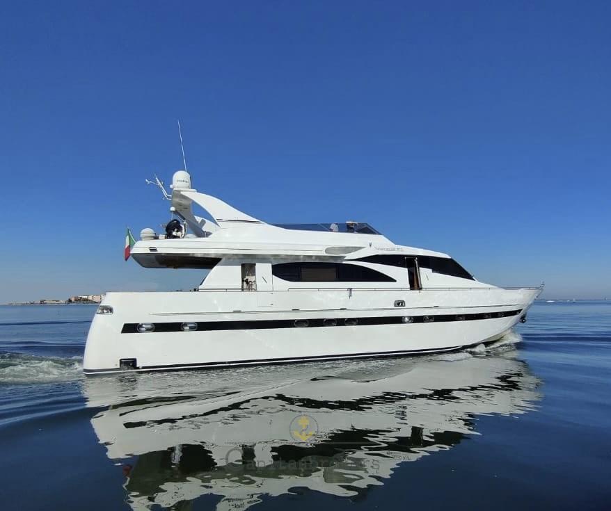 navar cantieri Flybridge 82