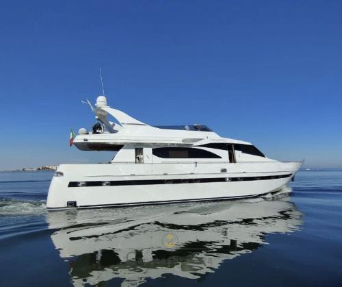 Navar cantieri flybridge 82