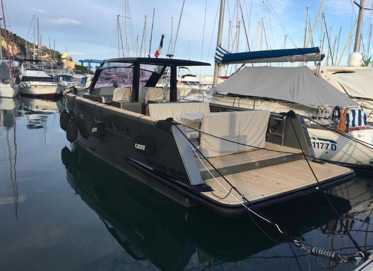 fjord 40 walk around