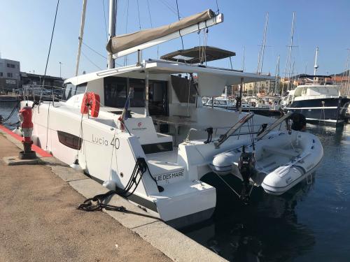 Fountaine pajot lucia 40