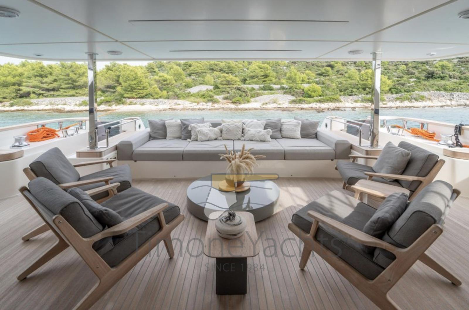 custom line Navetta 33