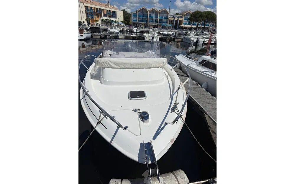b2 marine 652 cabine cruiser dark line