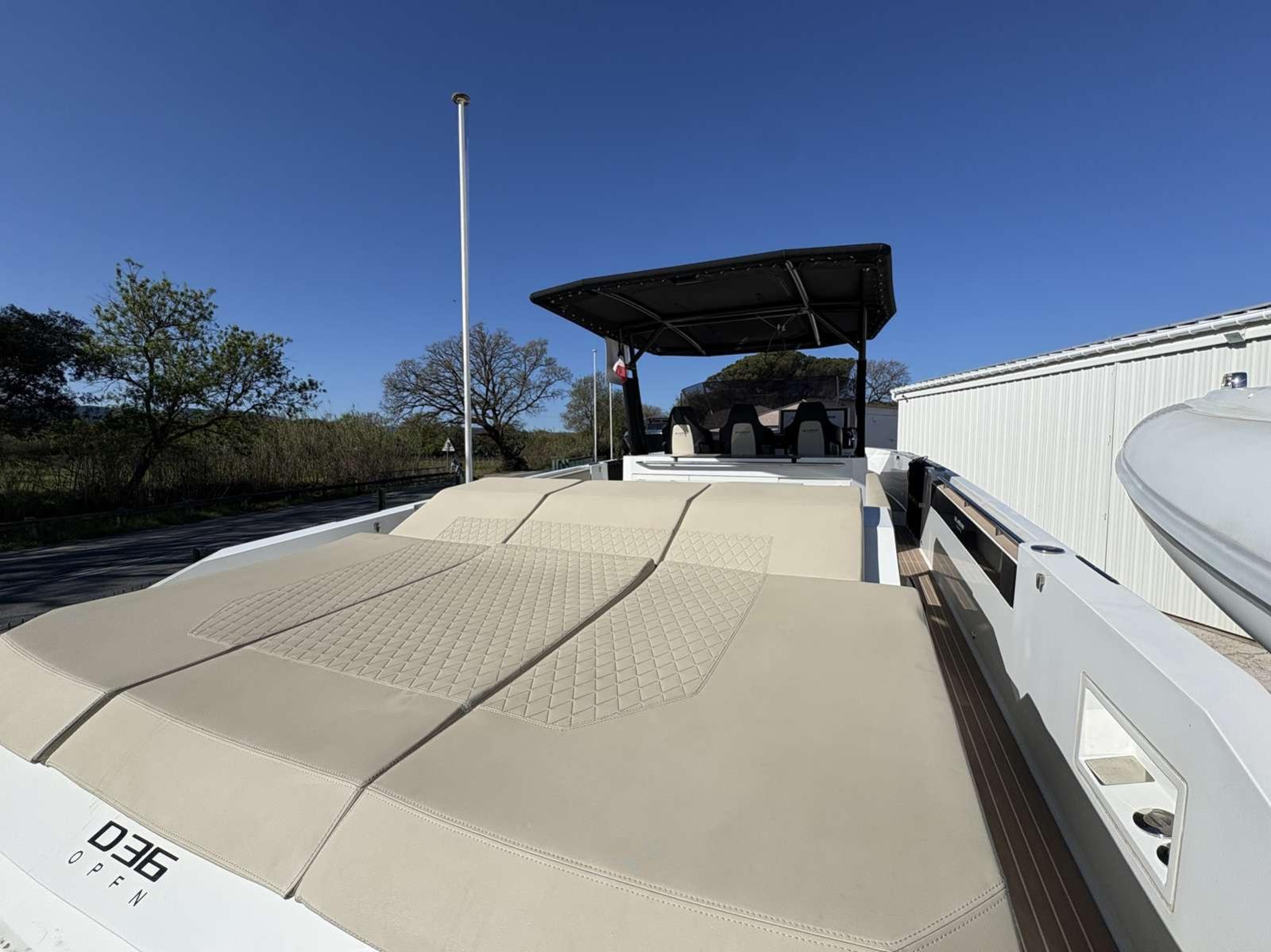 de antonio yachts D36 open