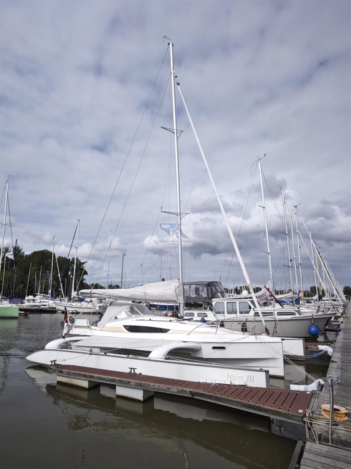 quorning boats Dragonfly 28 swing wing touring