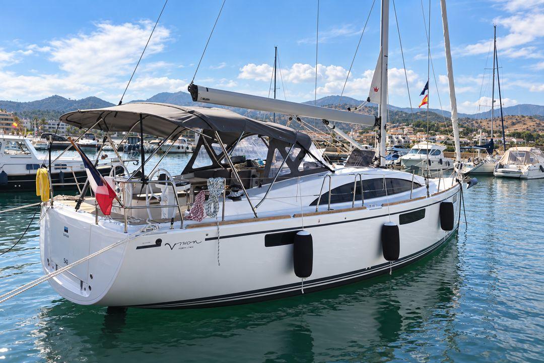bavaria yachts Vision 42
