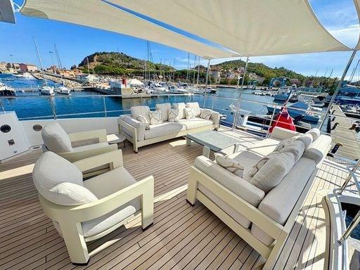 benetti Delfino 95