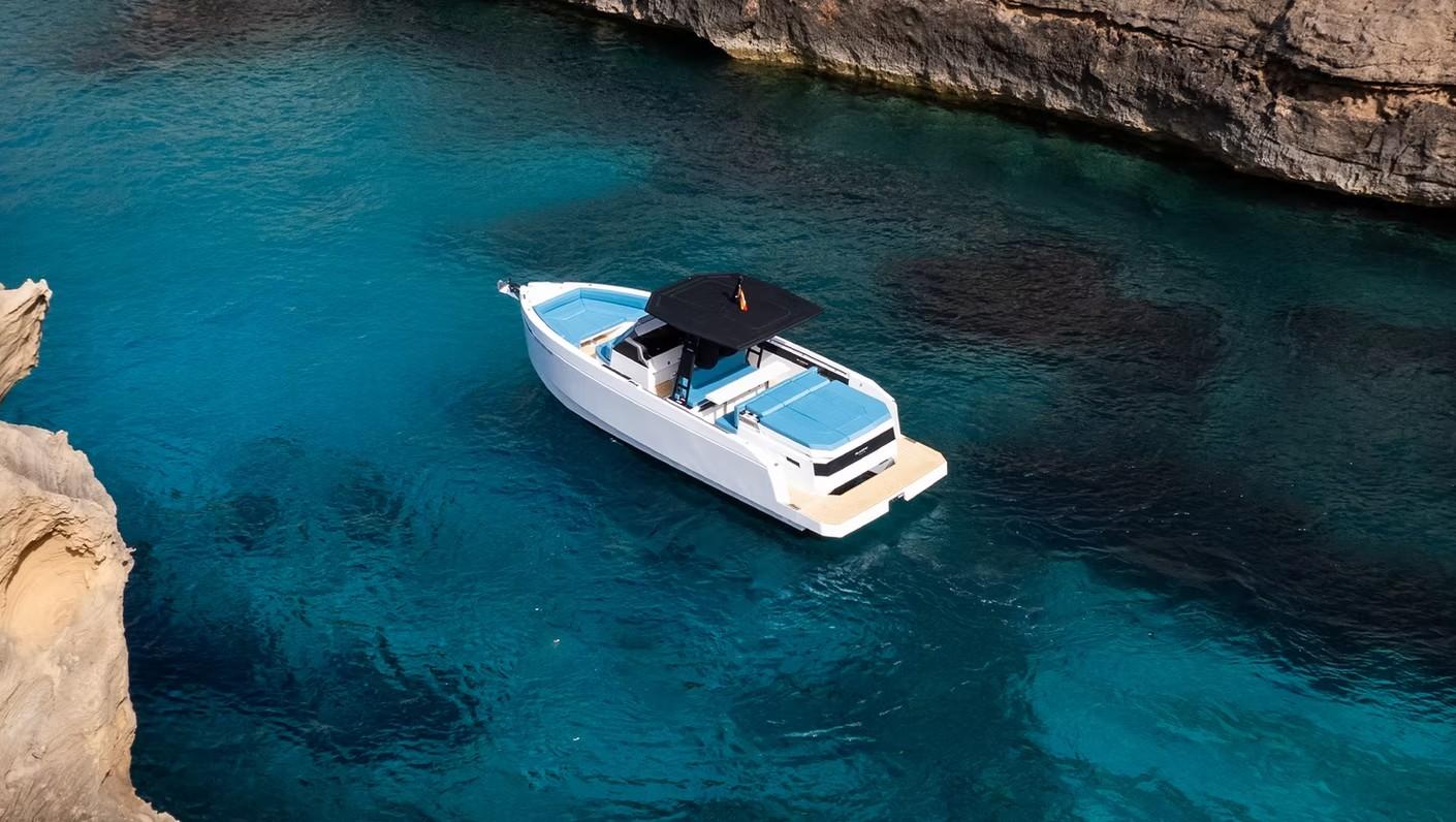 de antonio yachts D29