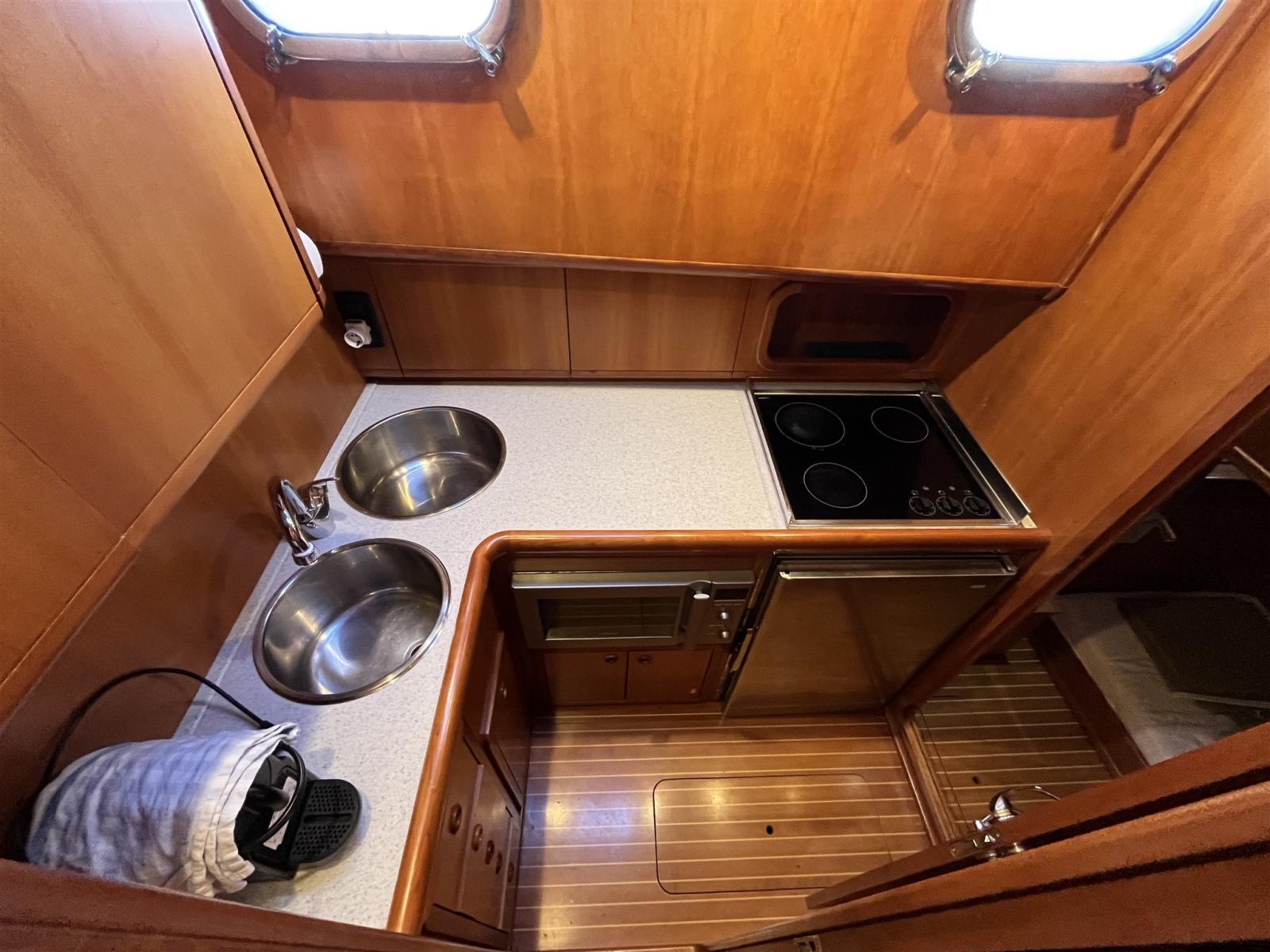cantieri estensi 440 goldstar fly
