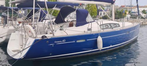  Oceanis 40