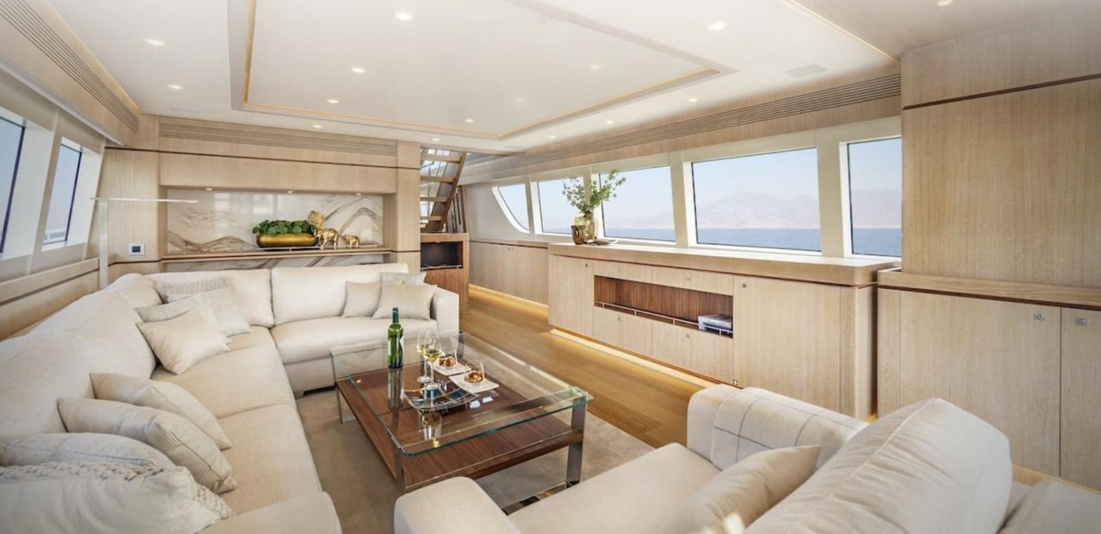 van der valk Van der valk raised pilothhouse