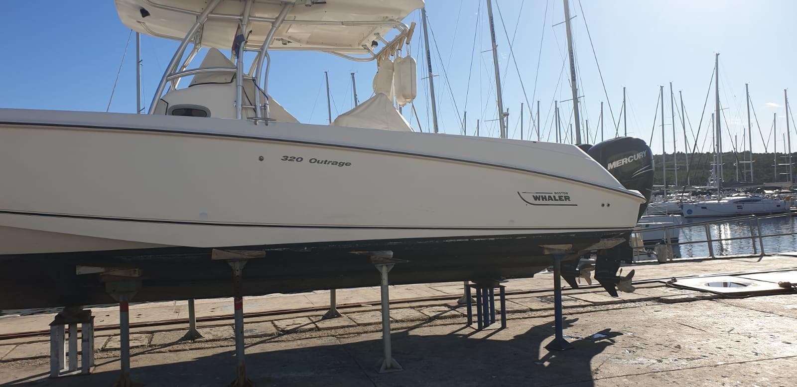 boston whaler Outrage 320