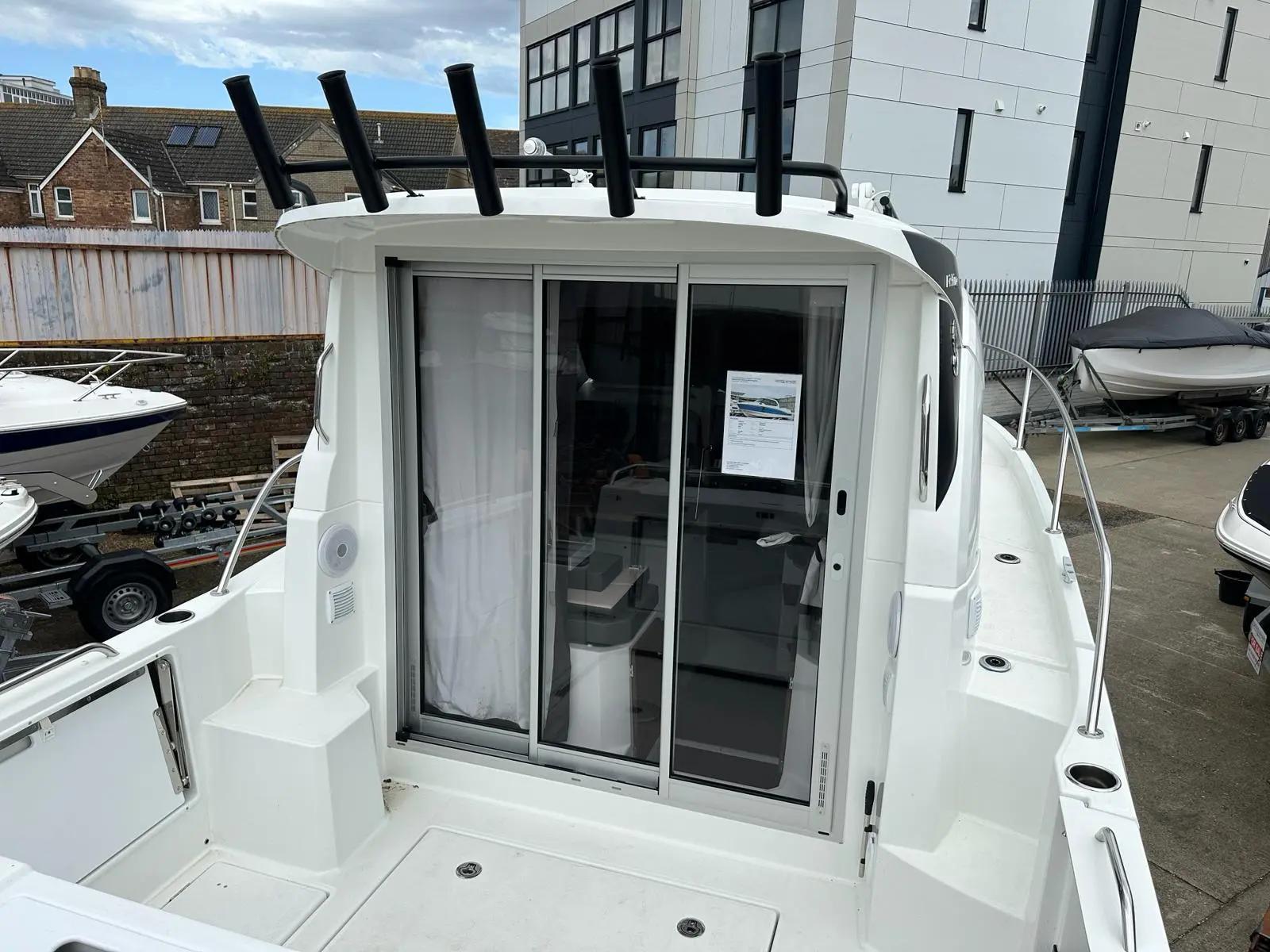 beneteau Antares 8 v2 outboard