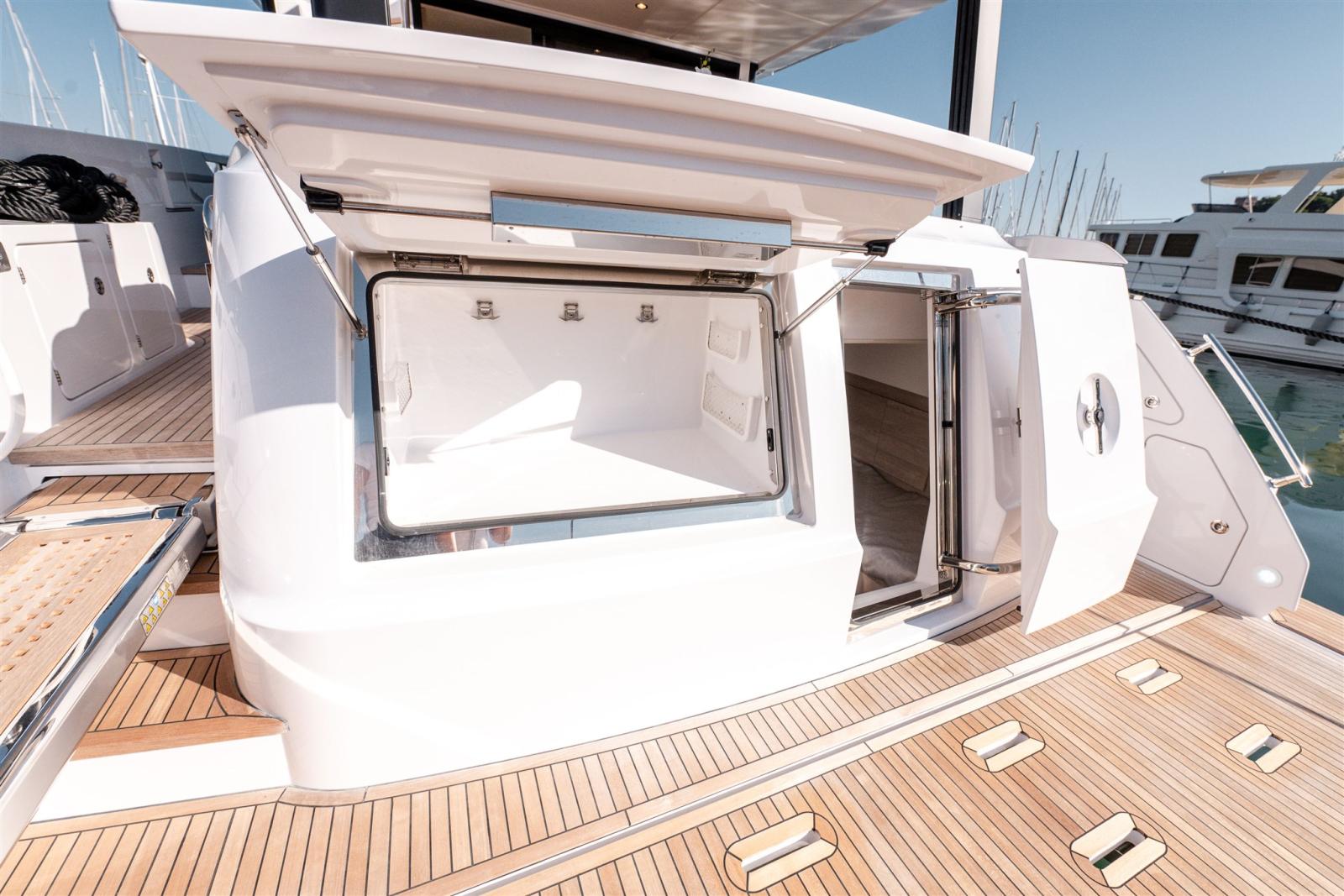 azimut 68 flybridge
